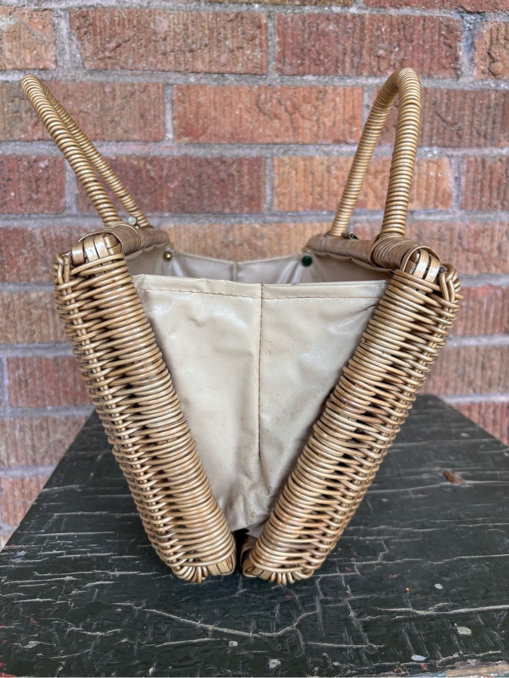 Vintage 1960s Wicker Purse Metal Clasp Structured Vinyl Lined Tan Retro - Picture 8 of 12